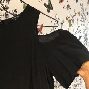 Madewell shoulder cutout blouse w lace trim detail